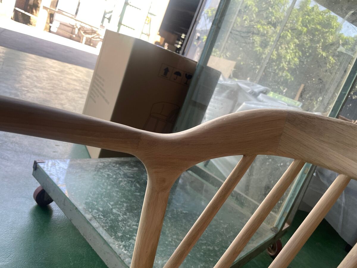 The finished oak chair with the new, smooth profile between armrest and backrest